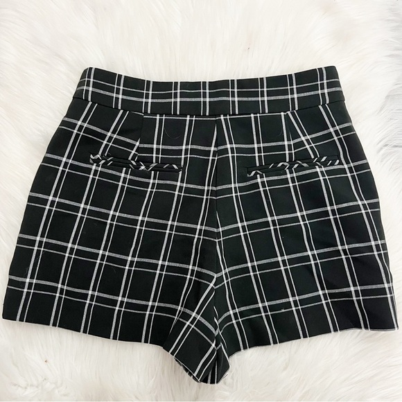 Forever 21 Black plaid shorts - Picture 2 of 3